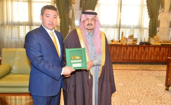 أمير الرياض يستقبل سفير جمهورية كازاخستان لدى المملكة
