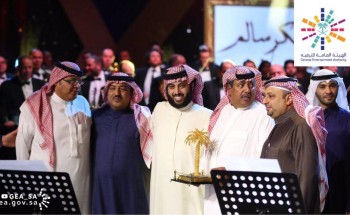 شاهد.. حفل تكريم “أبو بكر سالم” بالرياض.. والفنان الراحل يقدم أشهر أغانيه عبر “الهولوغرام”