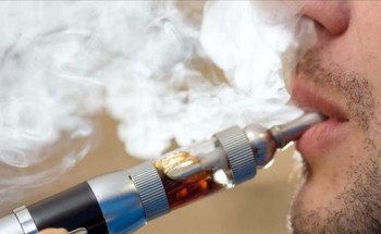باحثون: نكهات السجائر الإلكترونية تدمر خلايا الأوعية الدموية والقلب