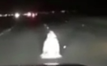 خادمة هاربة تتوسط طريق نجران – شرورة!