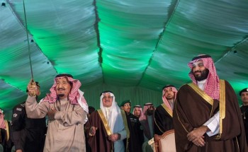 قائد فرقة الدرعية: الملك سلمان يحفظ كل قصائد “العرضة” ويسبق الفرقة في ترديدها