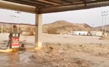 شاهد.. سيول جارفة على قرية “ملَح” بخليص لا مثيل لها منذ 30 عاماً