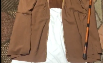 بالفيديو.. السدحان يعرض “مشلح عمره 50 سنة للبيع” وبعض المقتنيات