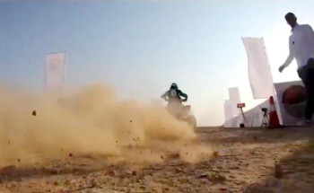 بالصور .. محافظ العلا ورئيس اتحاد السيارات والدراجات يزوران أول متسابق يتعرض لإصابة في رالي العلا نيوم