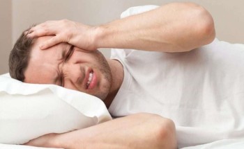 هل تُسبب الأجهزة الذكية “الصداع”؟.. توضيح من استشاري