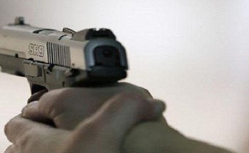 شرطة الشرقية تطيح بمواطن أطلق النار من سلاحه على مركبة عائلية بالظهران