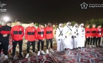 شاهد .. لاعبو أتلتيكو مدريد يؤدون «العرضة» بالرياض