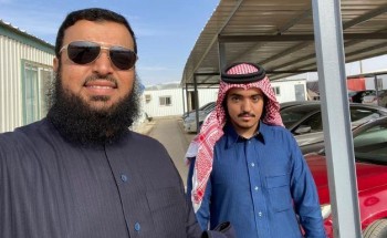 صدفة غريبة تجمع رجل أعمال بـ”شاب سعودي” يعل كابتن في “أوبر” تنتهي بمفاجأة للأخير!