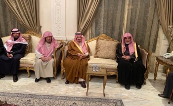 سمو أمير منطقة الرياض يقدم العزاء لأسرة آل الشيخ