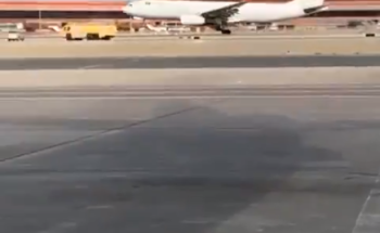 شاهد: لحظة هبوط مروع لطائرة “الخطوط السعودية” إضطرارياً في مطار “جدة”