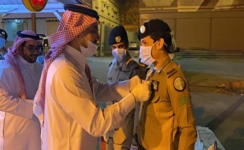 بحضور “بن حصين” التنمية الأهلية بالحبيل تهدي أبطال الصحة والشرطة أوسمة “أبطال كوفيد 19”