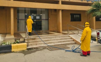بلدية رأس تنورة تواصل أعمال التعقيم والتطهير لمكافحة فيروس كورونا