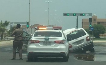 بيان من أمانة جازان بشأن الصور المتداولة لسقوط مركبات في حفرة على أحد الطرق