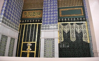 شاهد.. بيت عائشة أو الحجرة النبوية الشريفة التي تضم قبر النبي ﷺ وصاحبيه