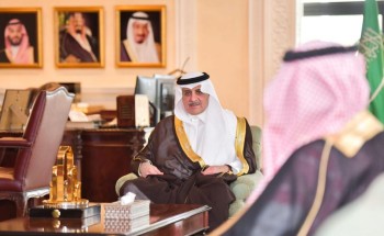 أمير تبوك يستقبل مدير الموارد البشرية بالمنطقة