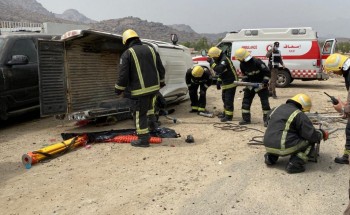 الهلال الأحمر بالباحة يباشر حادث انقلاب على طريق المخواة