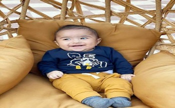 أصغر طفل مخالط يغادرة الحجر الصحي في عرعر بعد تعافي والديه من كورونا