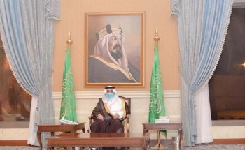 خلال لقائه رؤساء المحاكم ومدراء الإدارات وعدد من المواطنين .. أمير تبوك ينوه بماقدمته القيادة الرشيدة في مواجهة جائحة كورونا