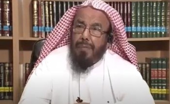 بالفيديو.. هل يجوز أن يُصلي الإنسان مع الإمام في بيته الملاصق للمسجد إذا كان مجاوراً له بسبب كورونا