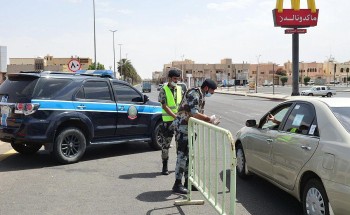 الجهات الأمنية بحائل تواصل جولاتها الميدانية لتنفيذ الإجراءات الاحترازية في الأسواق والميادين العامة