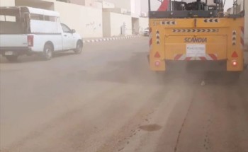 بلدية السهي تكثف أعمالها للحد من تجمع الأتربة في الشوارع والطرقات