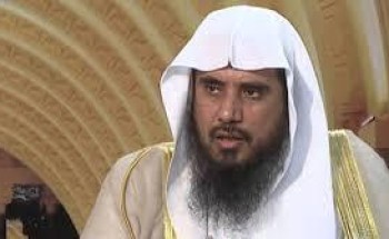 هل يتناول أكل الذبيحة التي نسي صاحبها التسمية عند ذبحها ؟ الخثلان يوضح – فيديو