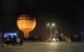 القبض على مقيمين تورطا في ارتكاب جرائم نصب واحتيال بإيهام الأخرين في القصيم