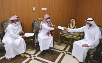 أمير عسير يعلن عن تكفله بدفع تكاليف زواج شاب كفيف من أبناء محايل