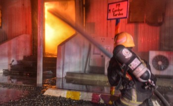 مدني جدة يباشر حادث حريق في عدد من البركسات بساحة قطار الحرمين