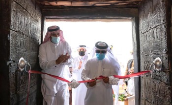 وكيل إمارة الباحة يزور متحف الأخوين في قرية الملد التراثية