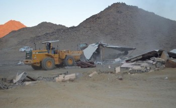 لجنة التعديات بالشبحة تزيل تعديات على أراضٍ حكومية