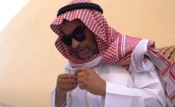 بالفيديو: مواطن ضرير يكشف كيف هزم الإعاقة واستطاع صناعة أدوات صيد الصقور دون أن يراها من قبل
