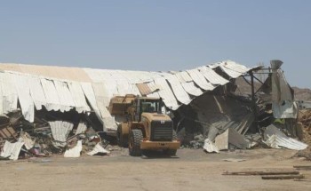 بمتابعة الأمير مشعل بن ماجد .. لجنة إزالة الأنشطة الصناعية غير المرخصة و الموجودة داخل أحياء جدة تواصل أعمالها بإزالة مصانع مُخالِفة