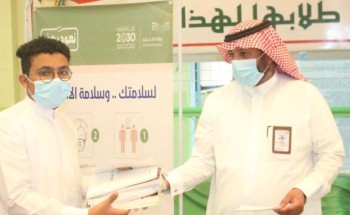 محافظ الدرب يتابع “عودة المدارس ..وفق الإجراءات الإحترازية ويطلق حملة تسليم المقررات الدراسية “