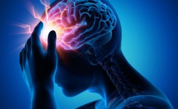 هل كتم النساء للهموم يتسبب في انفجار عرق بالرأس؟ استشاري يرد ومغردون يتندرون: النساء ما يكتمون شيء