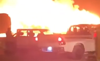 بالفيديو: اندلاع حريق ضخم في سوق أعلاف الماشية بحفر الباطن