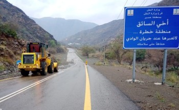على مدار 10 أيام .. تواصل عمليات الصيانة وفتح الطرق بسبب الأمطار في منطقة عسير