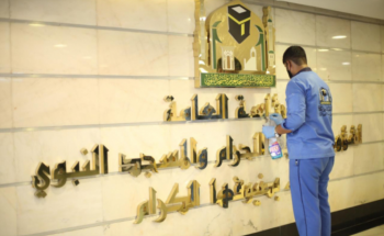 إدارة الوقاية البيئية ومكافحة الأوبئة تكثف عمليات التعقيم لمبنى الرئاسة و مرافقه