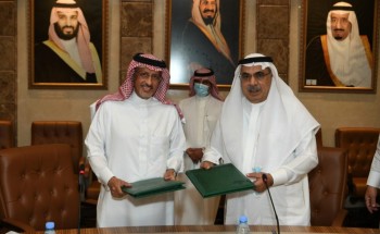 أمين الشرقية يوقع اتفاقية تعاون مع أحد رجال الأعمال لإنشاء مجسم جمالي في كورنيش الخبر