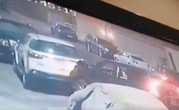 مرور جدة يطيح بقائد مركبة صدم سيارة مواطن ولاذ بالفرار – فيديو