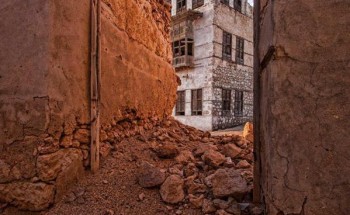 ما زالت مبانيها وقلاعها الأثرية قائمة حتى الآن .. شاهد: مصور يلتقط صور للبلدة القديمة بالوجه المبنية بالكامل على الطراز القديم