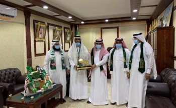 محافظ بيش يستقبل منسوبي التعليم لتهنئته باليوم الوطني الـ90