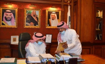 رئيس جامعة الملك خالد يدشن معرض “الوطن بريشة الفن” الافتراضي