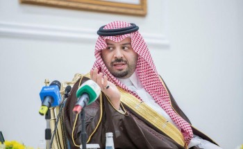 أمير الحدود الشمالية يستقبل المواطنين في جلسته المسائية