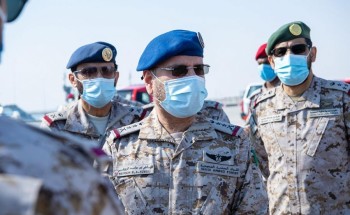 رئيس هيئة الأركان العامة يزور قيادة المنطقة الشرقية ويطلع على جاهزية الموقف العسكري