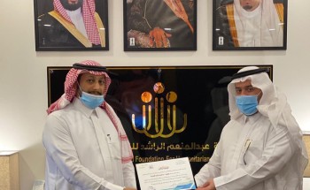 “الراشد الإنسانية” تتبرع بأكثر من 200 جهاز لوحي لطلاب الأحساء والدرعية