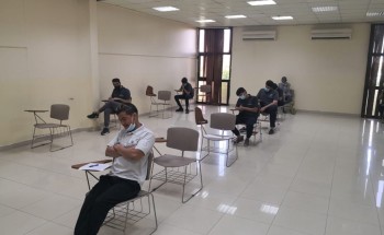 كلية  الاتصالات بالرياض تطبق الاحترازات في الاختبارات