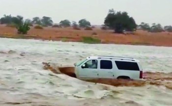 بعد انتشار مقاطع لهذه المخاطر .. الشورى يوافق على إضافة المجازفة بعبور الأودية والشعاب أثناء جريانها إلى نظام المرور