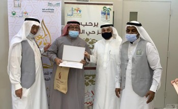 مركز حي النزهة يحتفي بالمعلم في اليوم العالمي للمعلم بمدرسة ” ثانوية البيهقي “