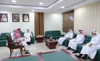 وزير النقل يلتقي المواطنين ويتلمس احتياجاتهم